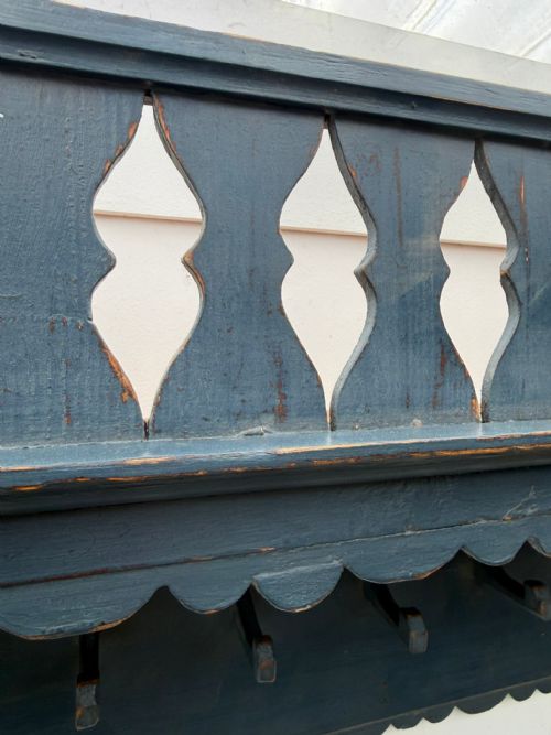 A BEAUTIFULLY PAINTED HUNGARIAN ORIGINAL PAINTED BLUE ANTIQUE PINE COAT RACK - ADDITIONAL PHOTO 4
