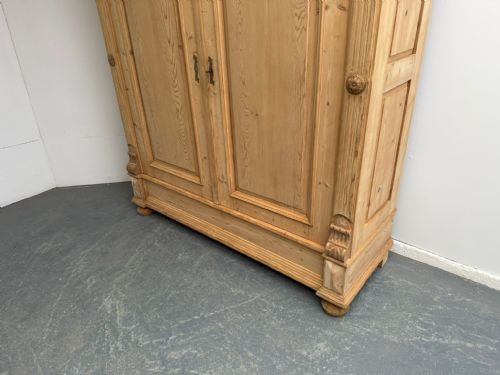 A MASSIVE WIDE VICTORIAN ANTIQUE OLD PINE 2 DOOR KNOCKDOWN WARDROBE WAXPAINT - ADDITIONAL PHOTO 2