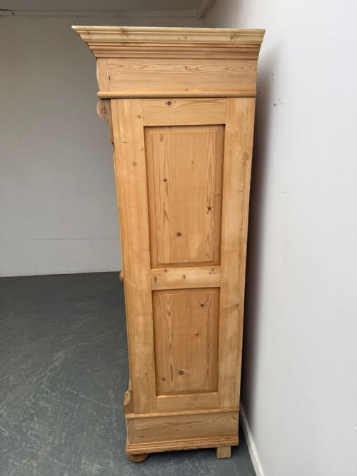 A MASSIVE WIDE VICTORIAN ANTIQUE OLD PINE 2 DOOR KNOCKDOWN WARDROBE WAXPAINT - ADDITIONAL PHOTO 4
