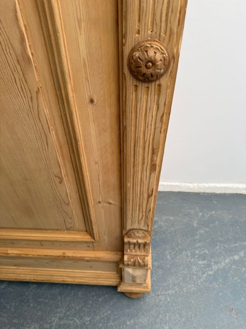 A MASSIVE WIDE VICTORIAN ANTIQUE OLD PINE 2 DOOR KNOCKDOWN WARDROBE WAXPAINT - ADDITIONAL PHOTO 6
