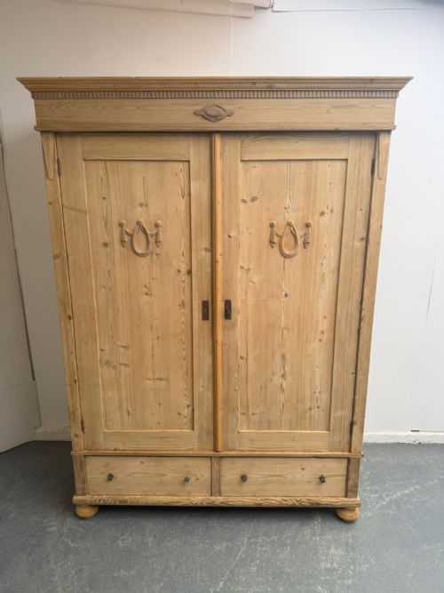AN AMAZING ARTS CRAFTS ANTIQUE OLD PINE 2 DOOR KNOCKDOWN WARDROBE WAXPAINT - ADDITIONAL PHOTO 4