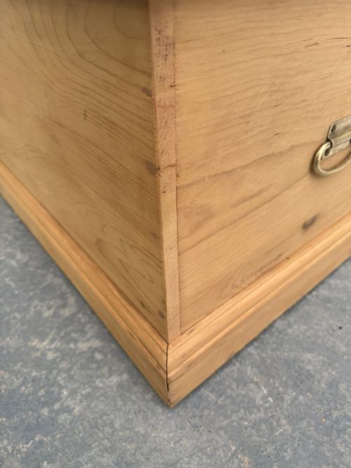 A CUTE LOVELY WAXED ANTIQUE OLD PINE VICTORIAN BOX - ADDITIONAL PHOTO 2