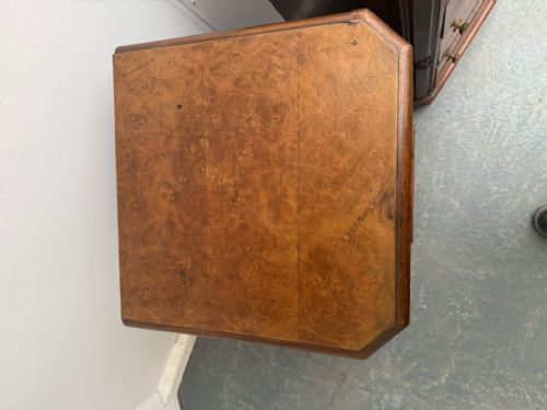 A CRACKING PAIR OF BURR WALNUT 4 DRAWER VICTORIAN BEDSIDE CABINETS - ADDITIONAL PHOTO 4