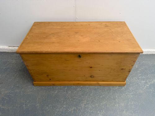 A BEAUTIFULLY WAXED ANTIQUEOLD PINE HEART VICTORIAN BOX - ADDITIONAL PHOTO 4