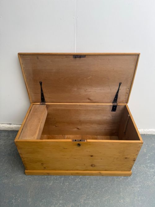 A BEAUTIFULLY WAXED ANTIQUEOLD PINE HEART VICTORIAN BOX - ADDITIONAL PHOTO 6