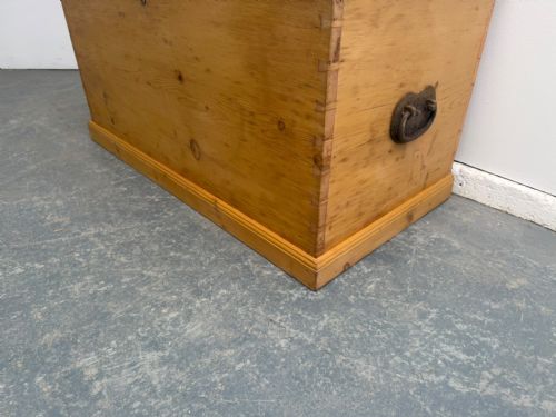 A BEAUTIFULLY WAXED ANTIQUEOLD PINE HEART VICTORIAN BOX - ADDITIONAL PHOTO 8