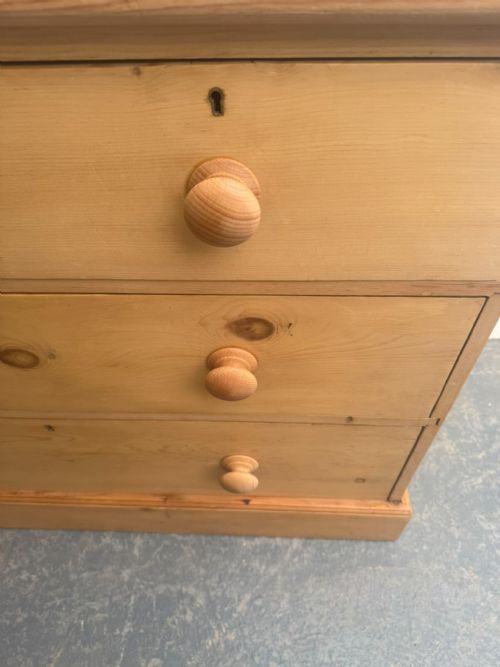 A MINT CLEAN WAXED ANTIQUE OLD PINE VICTORIAN 4 DRAWER CHEST OF DRAWERS - ADDITIONAL PHOTO 2