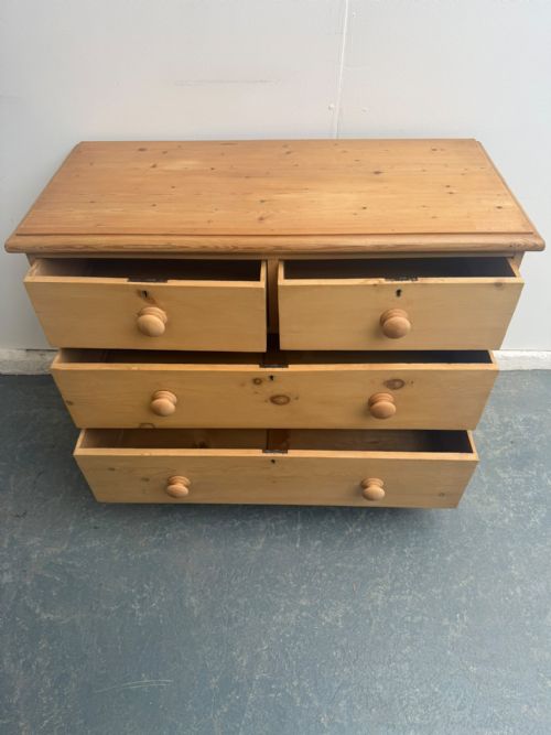 A MINT CLEAN WAXED ANTIQUE OLD PINE VICTORIAN 4 DRAWER CHEST OF DRAWERS - ADDITIONAL PHOTO 3