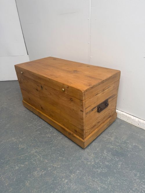 AN ANTIQUE OLD PINE VICTORIAN WAXED BOX