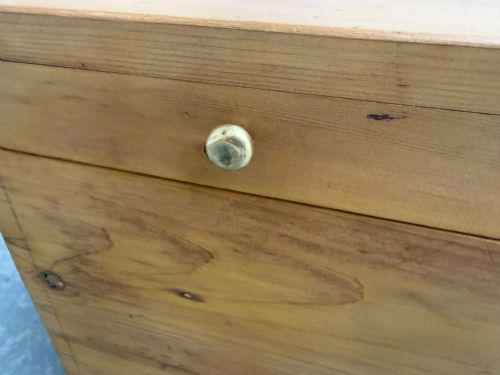 AN ANTIQUE OLD PINE VICTORIAN WAXED BOX - ADDITIONAL PHOTO 4