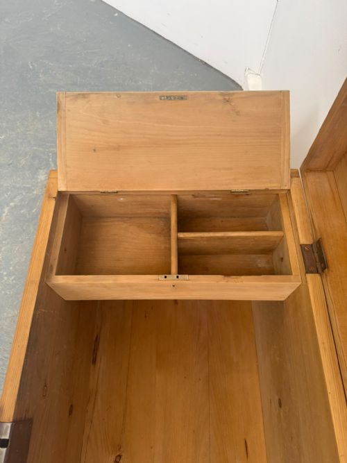 AN ANTIQUE OLD PINE VICTORIAN WAXED BOX - ADDITIONAL PHOTO 9