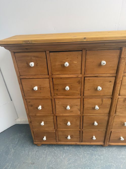 AN AMAZING ANTIQUE OLD PINE VICTORIAN 30 DRAWER BANK OF DRAWERS - ADDITIONAL PHOTO 3