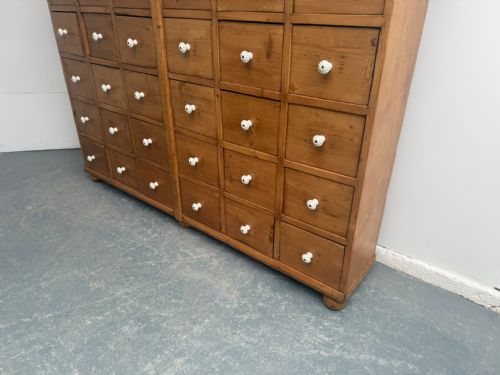 AN AMAZING ANTIQUE OLD PINE VICTORIAN 30 DRAWER BANK OF DRAWERS - ADDITIONAL PHOTO 4