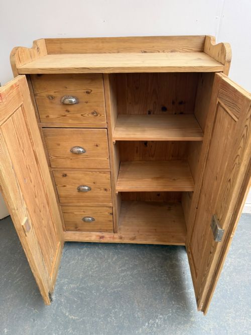 A SUPERBLY FITTED VICTORIAN ANTIQUEOLD PINE STORAGE CUPBOARD TO WAXPAINT - ADDITIONAL PHOTO 7