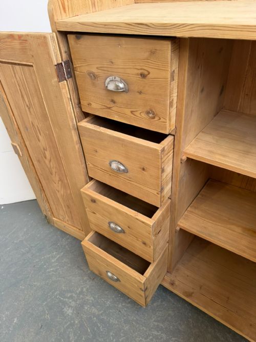 A SUPERBLY FITTED VICTORIAN ANTIQUEOLD PINE STORAGE CUPBOARD TO WAXPAINT - ADDITIONAL PHOTO 9