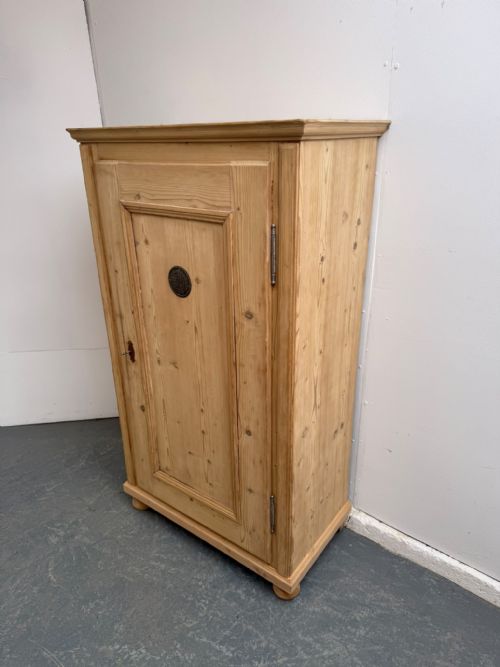 A MINT CLEAN VICTORIAN ANTIQUEOLD PINE 1 DOOR KITCHEN CUPBOARD TO WAXPAINT