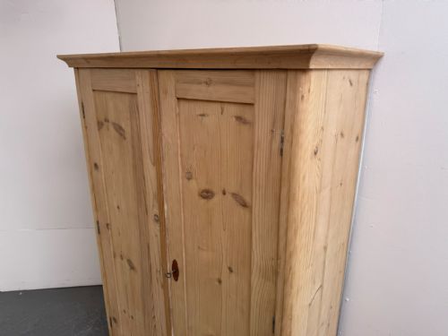 A CRACKING SHALLOW VICTORIAN ANTIQUEOLD PINE STORAGE CUPBOARD TO WAXPAINT - ADDITIONAL PHOTO 1
