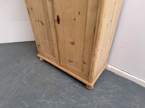 A CRACKING SHALLOW VICTORIAN ANTIQUEOLD PINE STORAGE CUPBOARD TO WAXPAINT - ADDITIONAL PHOTO 2