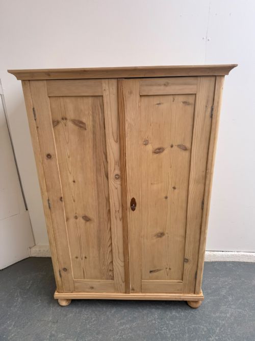 A CRACKING SHALLOW VICTORIAN ANTIQUEOLD PINE STORAGE CUPBOARD TO WAXPAINT - ADDITIONAL PHOTO 3