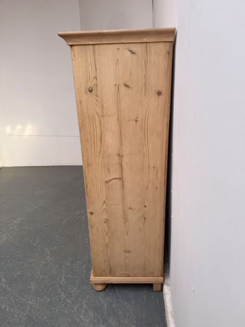 A CRACKING SHALLOW VICTORIAN ANTIQUEOLD PINE STORAGE CUPBOARD TO WAXPAINT - ADDITIONAL PHOTO 4