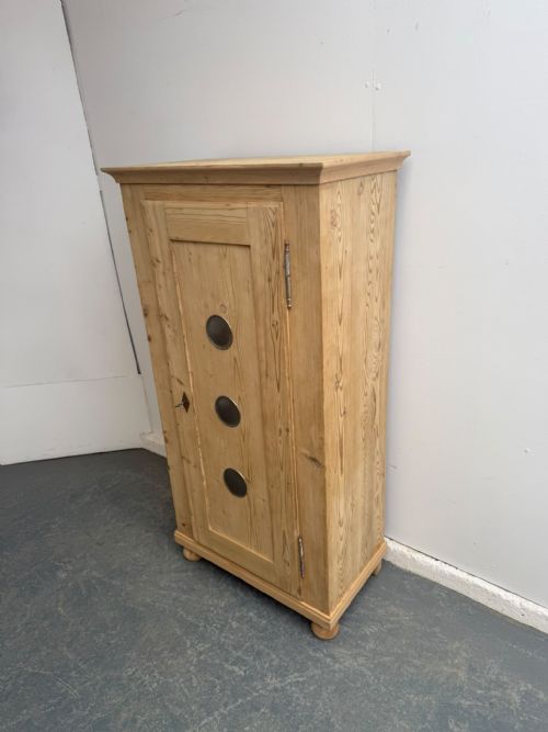 A MINT CLEAN VICTORIAN ANTIQUEOLD PINE VENTED KITCHEN CUPBOARD TO WAXPAINT