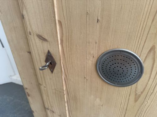 A MINT CLEAN VICTORIAN ANTIQUEOLD PINE VENTED KITCHEN CUPBOARD TO WAXPAINT - ADDITIONAL PHOTO 3
