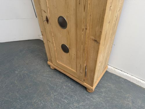 A MINT CLEAN VICTORIAN ANTIQUEOLD PINE VENTED KITCHEN CUPBOARD TO WAXPAINT - ADDITIONAL PHOTO 6