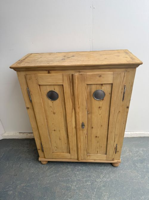 A FANTASTIC VICTORIAN ANTIQUEOLD PINE VENTED KITCHEN CUPBOARD TO WAXPAINT - ADDITIONAL PHOTO 1