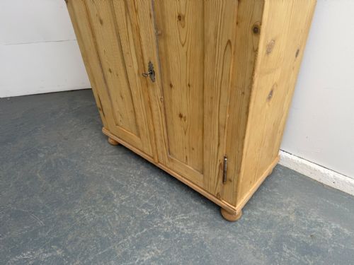 A FANTASTIC VICTORIAN ANTIQUEOLD PINE VENTED KITCHEN CUPBOARD TO WAXPAINT - ADDITIONAL PHOTO 3
