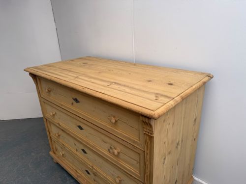 AN AMAZING EXTRA LARGE ANTIQUE PINE VICTORIAN 4 DRAWER CHEST OF DRAWERS TO WAXPAINT - ADDITIONAL PHOTO 1