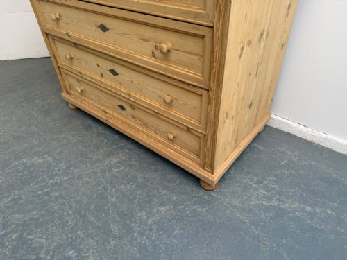 AN AMAZING EXTRA LARGE ANTIQUE PINE VICTORIAN 4 DRAWER CHEST OF DRAWERS TO WAXPAINT - ADDITIONAL PHOTO 2