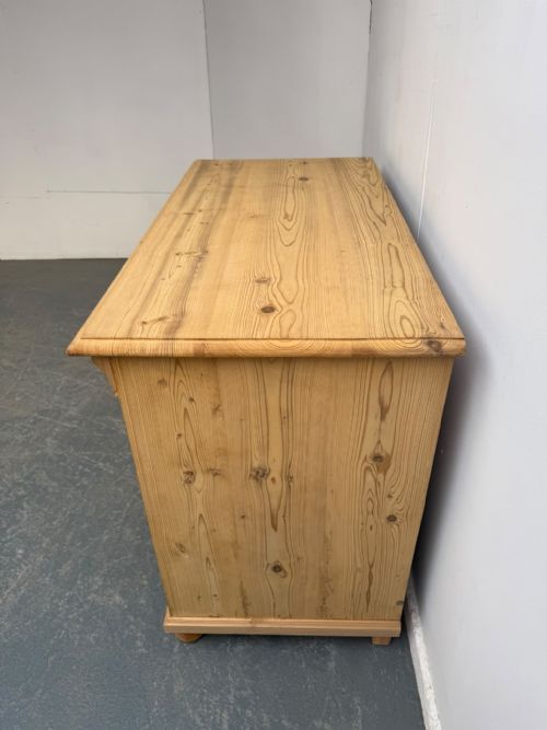 AN AMAZING EXTRA LARGE ANTIQUE PINE VICTORIAN 4 DRAWER CHEST OF DRAWERS TO WAXPAINT - ADDITIONAL PHOTO 4