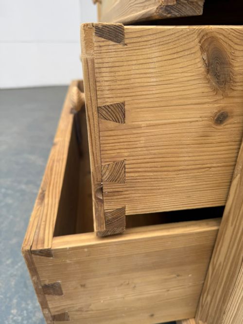 AN AMAZING EXTRA LARGE ANTIQUE PINE VICTORIAN 4 DRAWER CHEST OF DRAWERS TO WAXPAINT - ADDITIONAL PHOTO 5