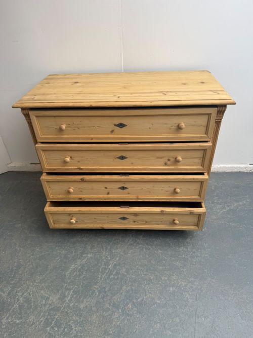 AN AMAZING EXTRA LARGE ANTIQUE PINE VICTORIAN 4 DRAWER CHEST OF DRAWERS TO WAXPAINT - ADDITIONAL PHOTO 8