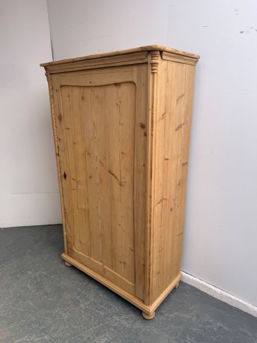 A MINT CLEAN WIDE VICTORIAN ANTIQUE OLD PINE STORAGE CUPBOARD TO WAXPAINT