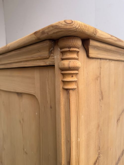 A MINT CLEAN WIDE VICTORIAN ANTIQUE OLD PINE STORAGE CUPBOARD TO WAXPAINT - ADDITIONAL PHOTO 3