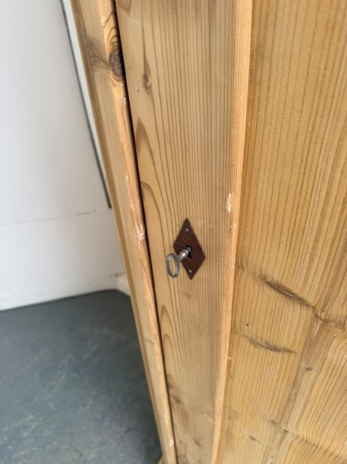 A MINT CLEAN WIDE VICTORIAN ANTIQUE OLD PINE STORAGE CUPBOARD TO WAXPAINT - ADDITIONAL PHOTO 7