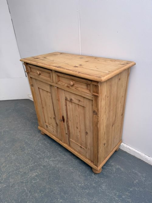 A CRACKING VICTORIAN ANTIQUEOLD PINE 2 DOOR KITCHEN DRESSER BASE TO WAXPAINT