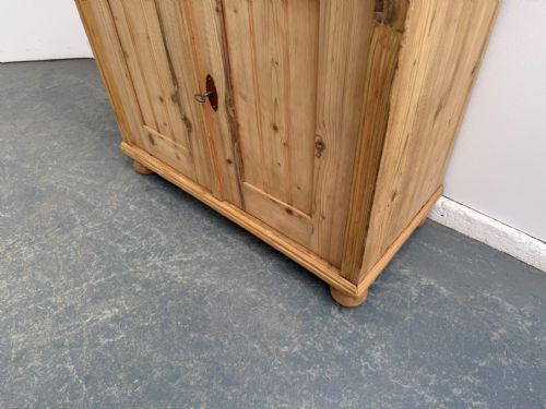 A CRACKING VICTORIAN ANTIQUEOLD PINE 2 DOOR KITCHEN DRESSER BASE TO WAXPAINT - ADDITIONAL PHOTO 3