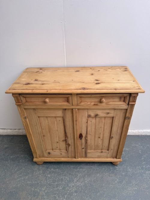 A CRACKING VICTORIAN ANTIQUEOLD PINE 2 DOOR KITCHEN DRESSER BASE TO WAXPAINT - ADDITIONAL PHOTO 4