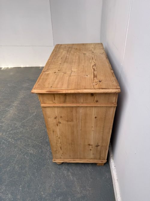 A LOVELY GEORGIAN ANTIQUEOLD PINE 2 DOOR KITCHEN DRESSER BASE TO WAXPAINT - ADDITIONAL PHOTO 4