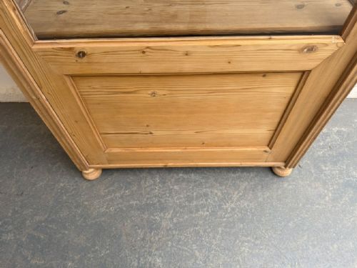 A SUPERB VICTORIAN ANTIQUE OLD PINE GLAZED FLAT DISPLAY CABINET TO WAX PAINT - ADDITIONAL PHOTO 9