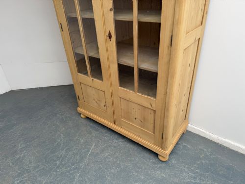 A HUGE VICTORIAN ANTIQUE OLD PINE GLAZED DISPLAY CABINET TO WAX PAINT - ADDITIONAL PHOTO 2