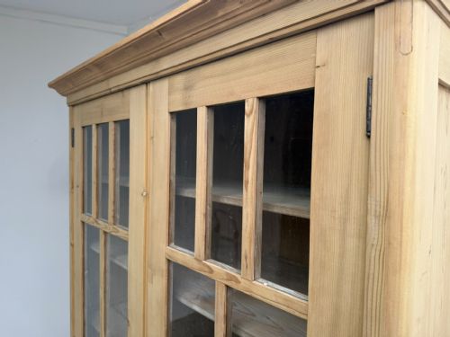A HUGE VICTORIAN ANTIQUE OLD PINE GLAZED DISPLAY CABINET TO WAX PAINT - ADDITIONAL PHOTO 4