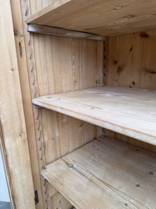 A HUGE VICTORIAN ANTIQUE OLD PINE GLAZED DISPLAY CABINET TO WAX PAINT - ADDITIONAL PHOTO 5