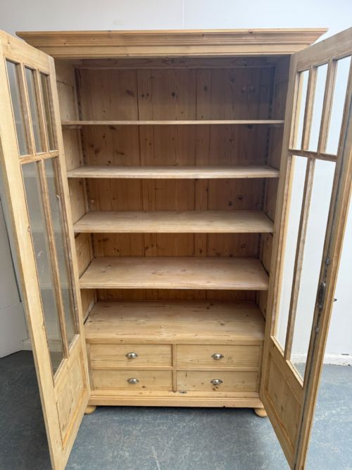 A HUGE VICTORIAN ANTIQUE OLD PINE GLAZED DISPLAY CABINET TO WAX PAINT - ADDITIONAL PHOTO 6