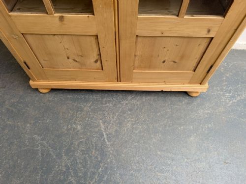 A HUGE VICTORIAN ANTIQUE OLD PINE GLAZED DISPLAY CABINET TO WAX PAINT - ADDITIONAL PHOTO 9
