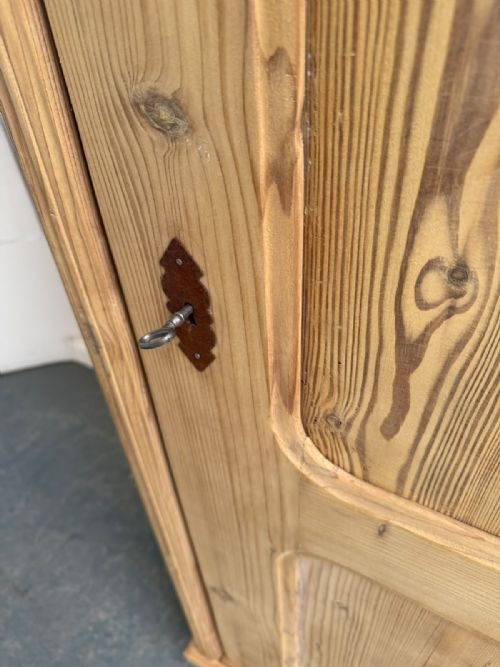 A MINT CLEAN ANTIQUE OLD PINE VICTORIAN LOW WIDE 1 DOOR CUPBOARD TO WAXPAINT - ADDITIONAL PHOTO 6