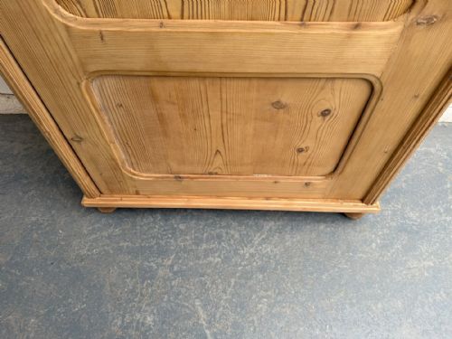 A MINT CLEAN ANTIQUE OLD PINE VICTORIAN LOW WIDE 1 DOOR CUPBOARD TO WAXPAINT - ADDITIONAL PHOTO 9