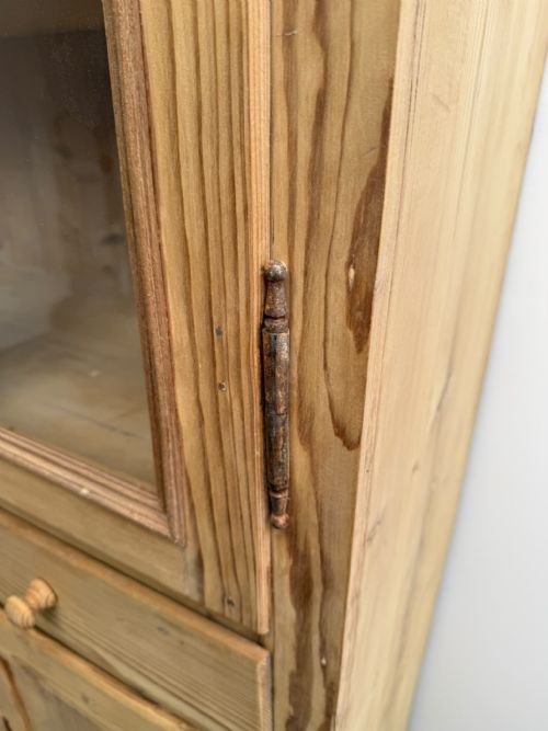 AN EARLY VICTORIAN ANTIQUE PINE 4 DOOR GLAZED DISPLAY CABINET TO WAX PAINT - ADDITIONAL PHOTO 2